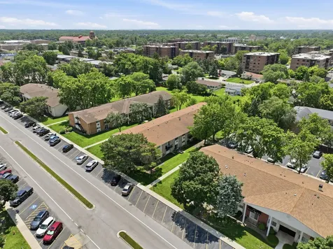 8996 Kennedy Drive Des Plaines IL 60016