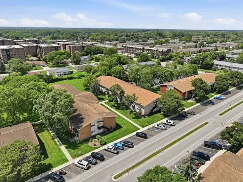 8996 Kennedy Drive Des Plaines IL 60016
