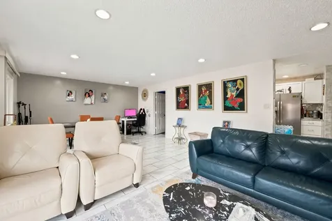 8996 Kennedy Drive Des Plaines IL 60016