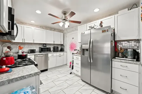 8996 Kennedy Drive Des Plaines IL 60016