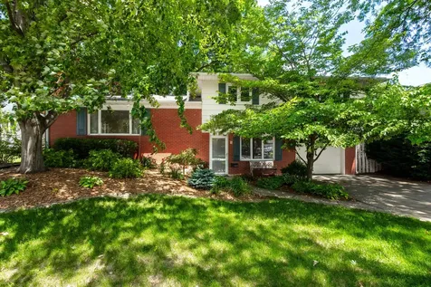 4213 35 Avenue Moline IL 61265