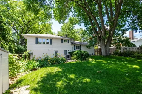 4213 35 Avenue Moline IL 61265