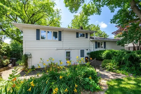 4213 35 Avenue Moline IL 61265