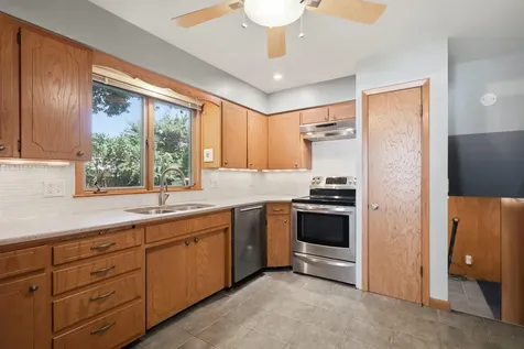 4213 35 Avenue Moline IL 61265