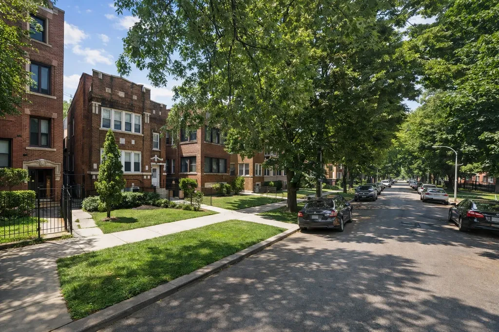 8052 South Langley Avenue Chicago IL 60619