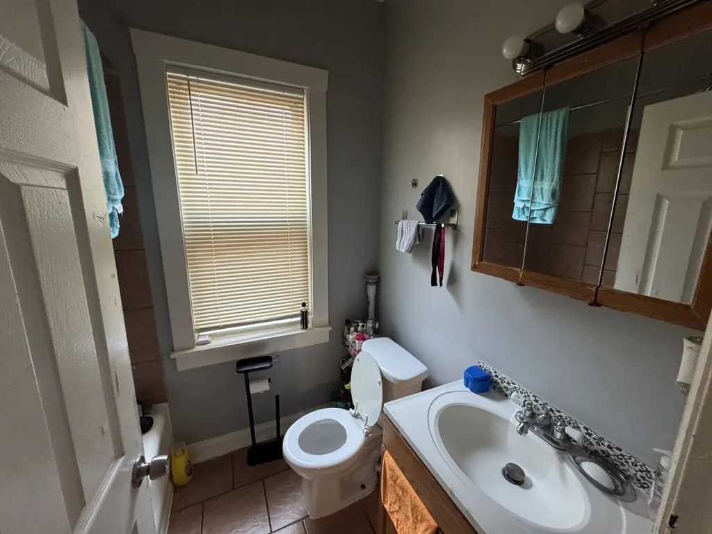 8052 South Langley Avenue Chicago IL 60619