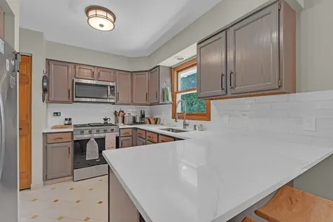 6 Spinnaker Court Third Lake IL 60030