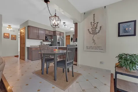 6 Spinnaker Court Third Lake IL 60030
