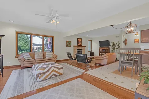 6 Spinnaker Court Third Lake IL 60030