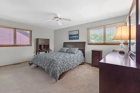 6 Spinnaker Court Third Lake IL 60030