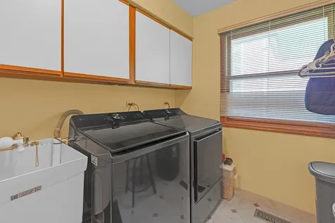 6 Spinnaker Court Third Lake IL 60030