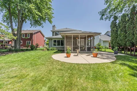 6 Spinnaker Court Third Lake IL 60030