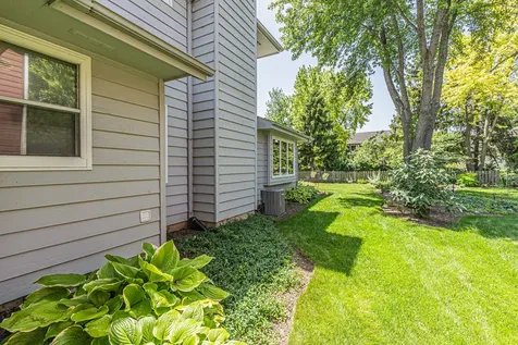 6 Spinnaker Court Third Lake IL 60030