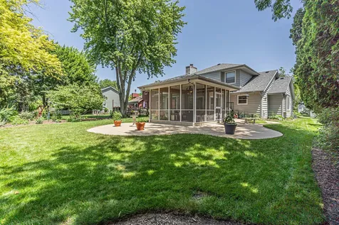 6 Spinnaker Court Third Lake IL 60030