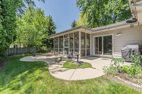 6 Spinnaker Court Third Lake IL 60030