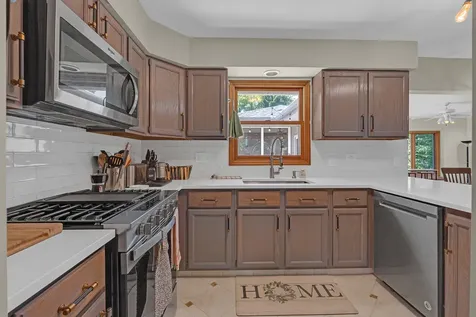 6 Spinnaker Court Third Lake IL 60030