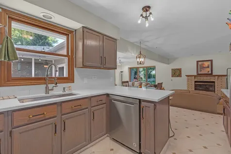 6 Spinnaker Court Third Lake IL 60030