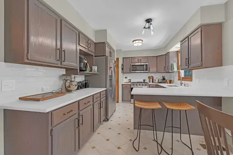 6 Spinnaker Court Third Lake IL 60030