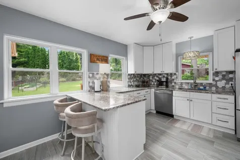 640 18TH Avenue East Moline IL 61244