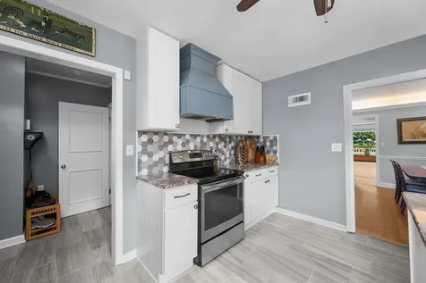 640 18TH Avenue East Moline IL 61244