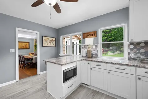 640 18TH Avenue East Moline IL 61244