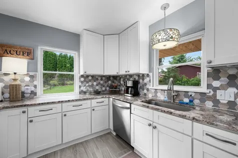 640 18TH Avenue East Moline IL 61244