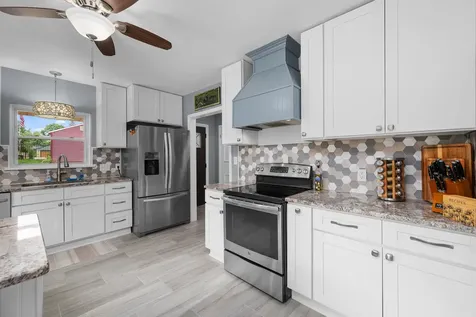 640 18TH Avenue East Moline IL 61244