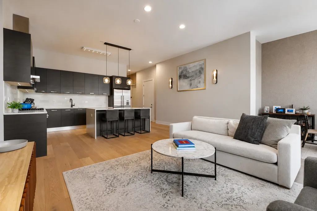 122 South Aberdeen Street Chicago IL 60607