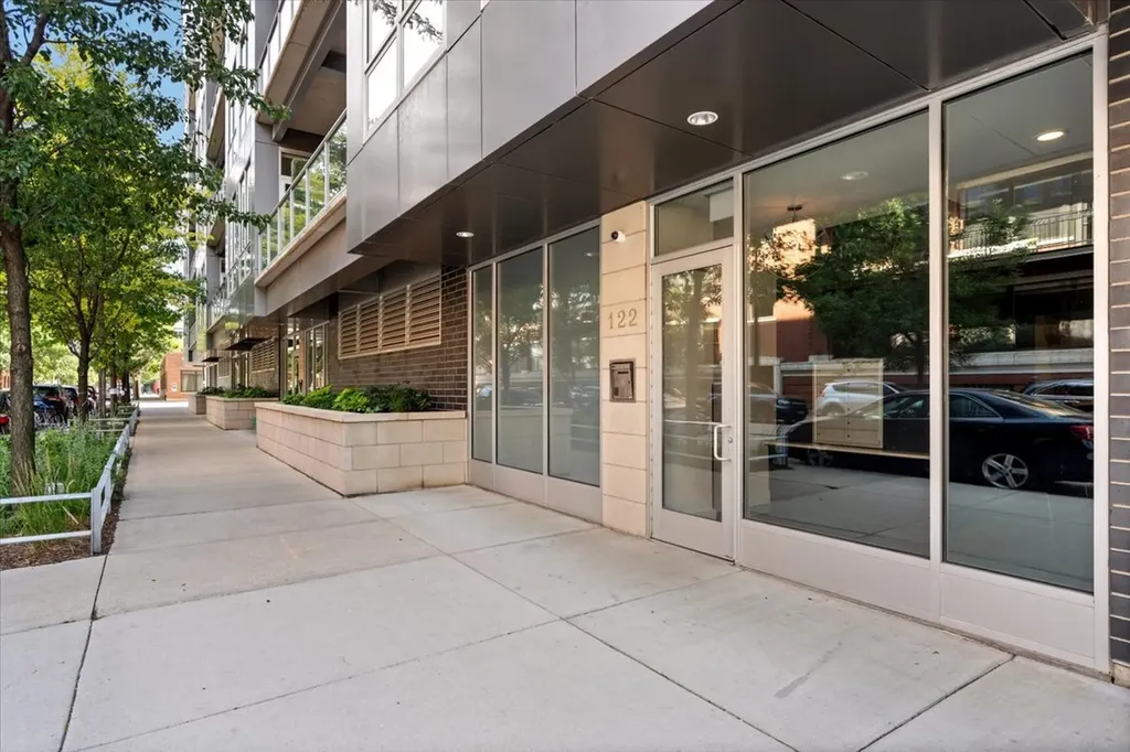 122 South Aberdeen Street Chicago IL 60607