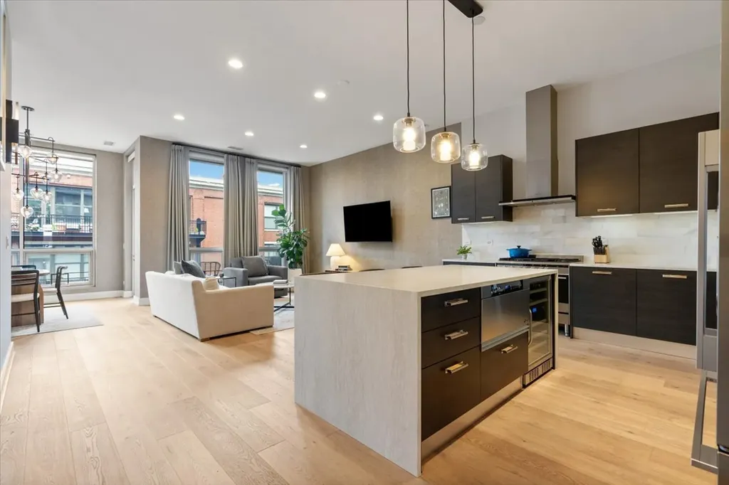 122 South Aberdeen Street Chicago IL 60607