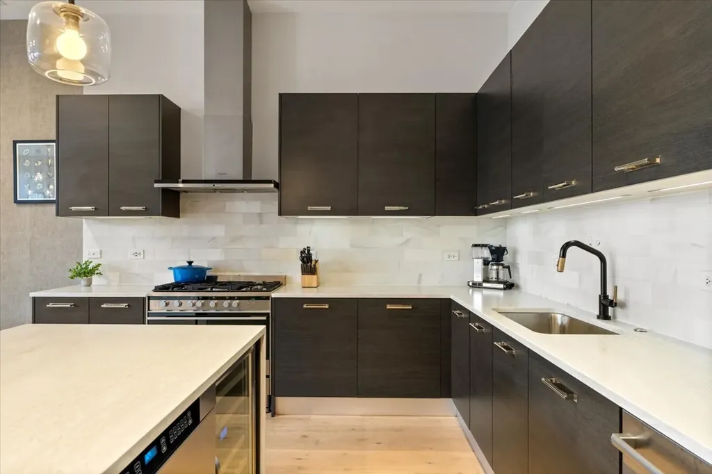 122 South Aberdeen Street Chicago IL 60607