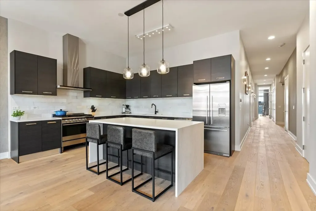 122 South Aberdeen Street Chicago IL 60607