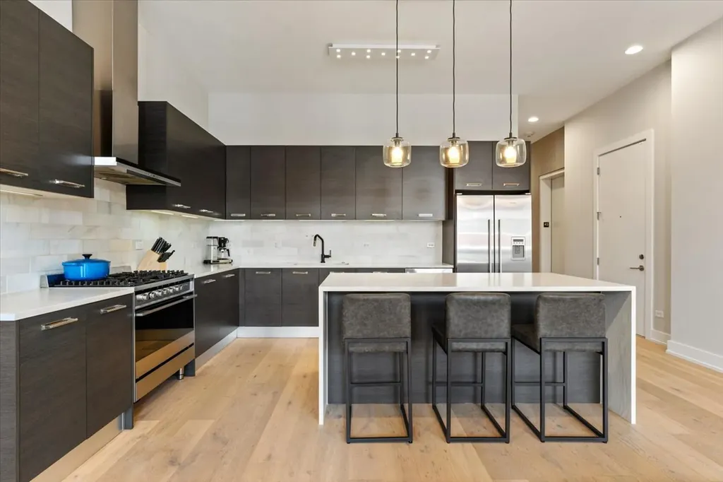 122 South Aberdeen Street Chicago IL 60607