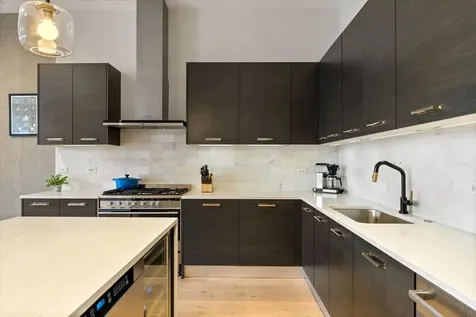 122 South Aberdeen Street Chicago IL 60607