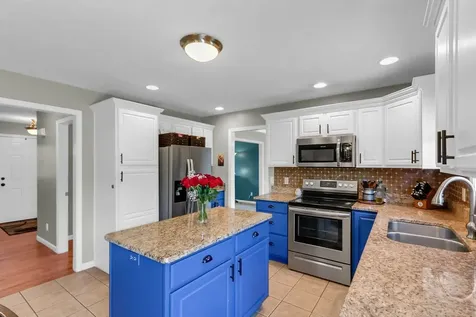 210 Goldenrod Drive Savoy IL 61874