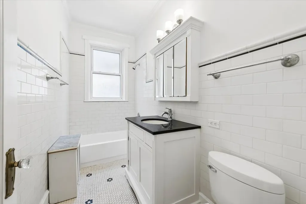 1065 West North Shore Avenue Chicago IL 60626
