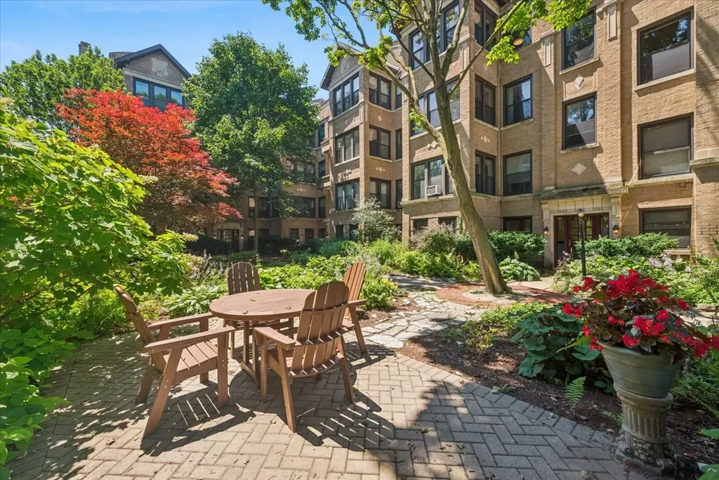 1065 West North Shore Avenue Chicago IL 60626