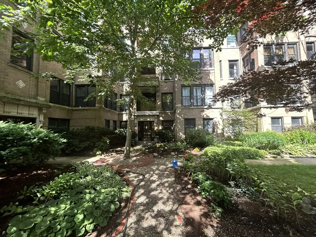 1065 West North Shore Avenue Chicago IL 60626
