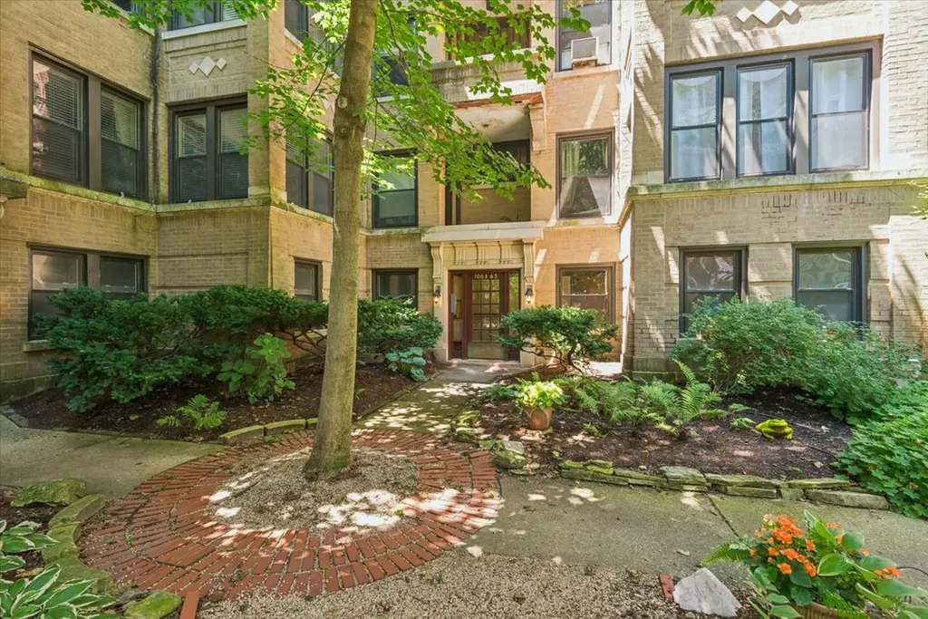 1065 West North Shore Avenue Chicago IL 60626