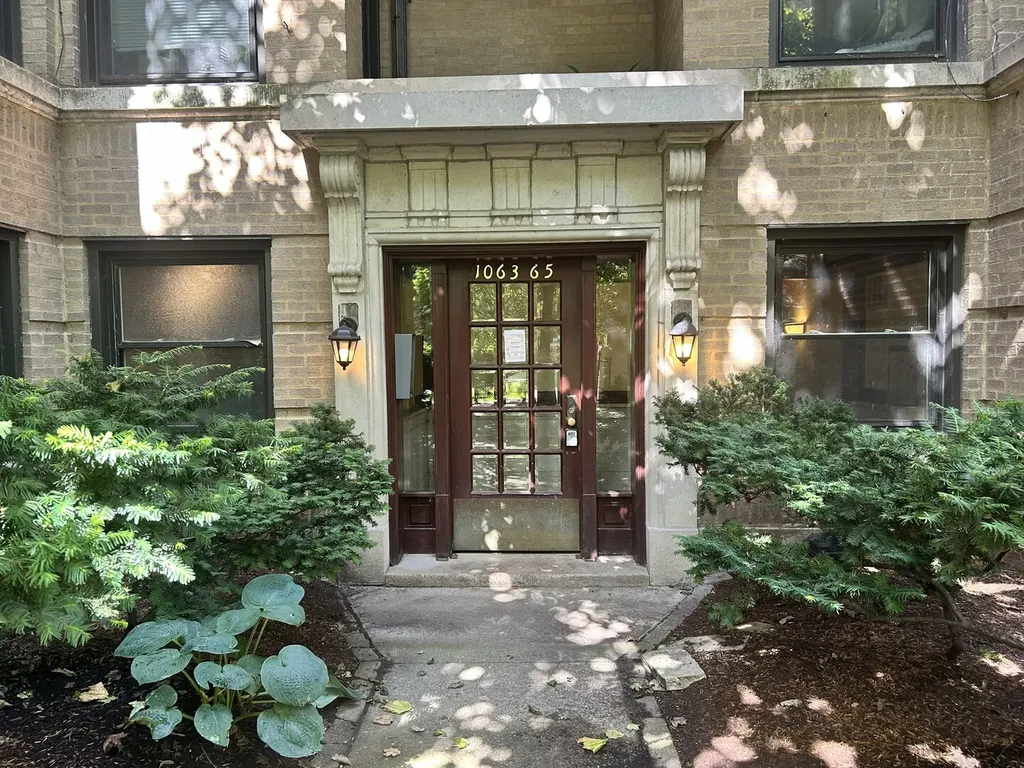 1065 West North Shore Avenue Chicago IL 60626