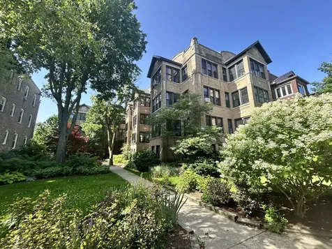 1065 West North Shore Avenue Chicago IL 60626
