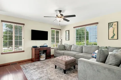 32492 North Rushmore Avenue Lakemoor IL 60051