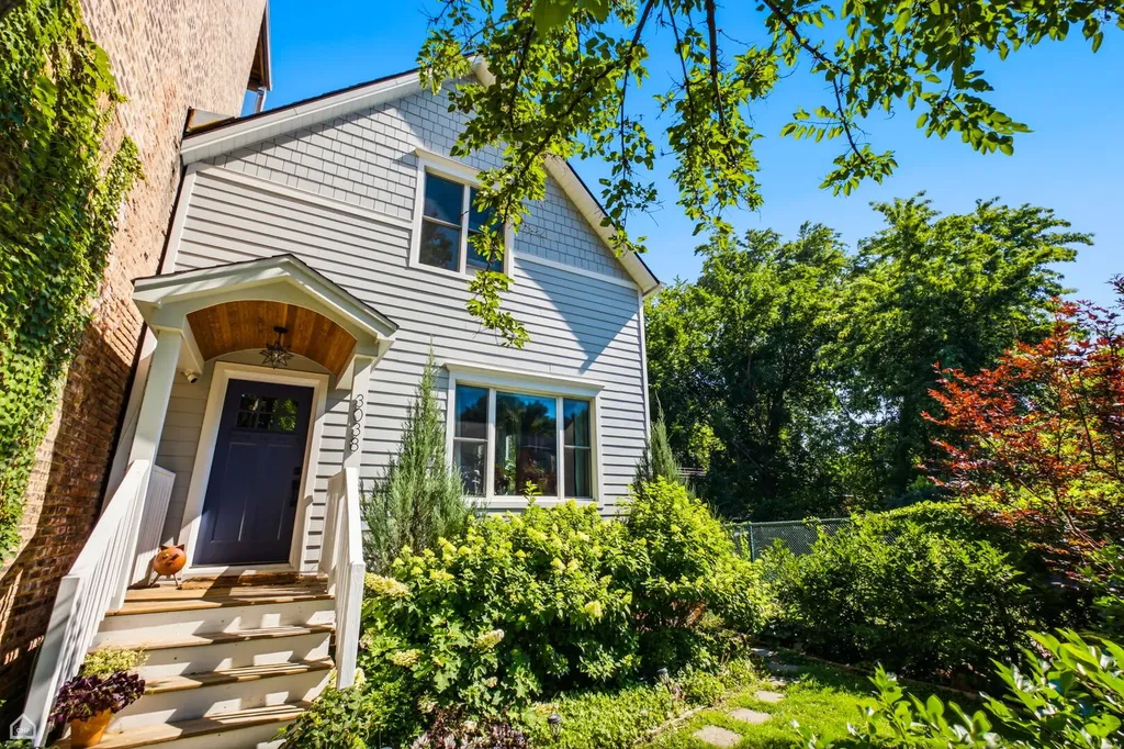 3038 West Diversey Avenue Chicago IL 60647