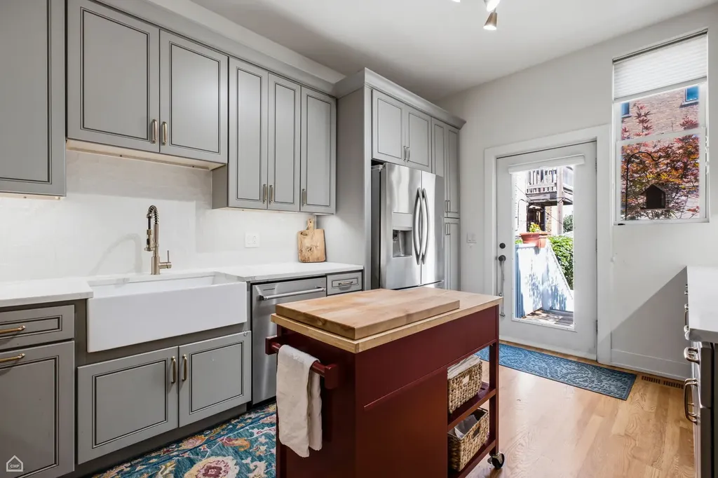 3038 West Diversey Avenue Chicago IL 60647