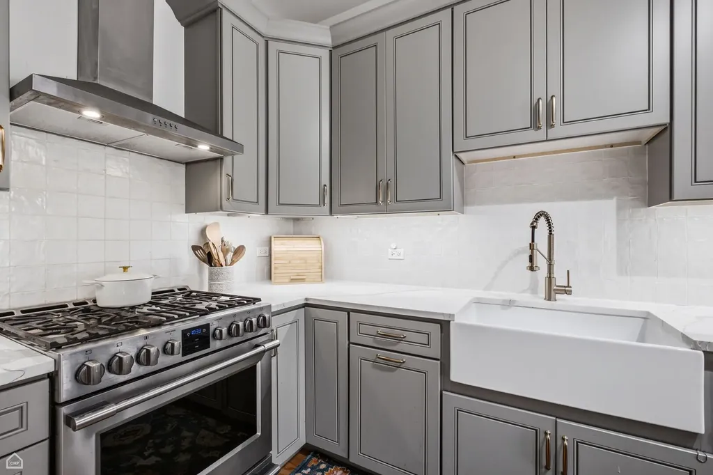 3038 West Diversey Avenue Chicago IL 60647