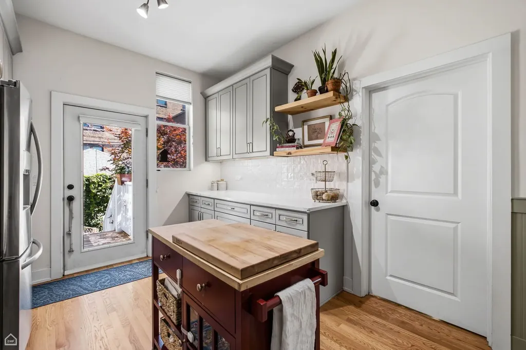 3038 West Diversey Avenue Chicago IL 60647