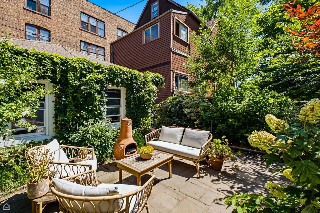 3038 West Diversey Avenue Chicago IL 60647