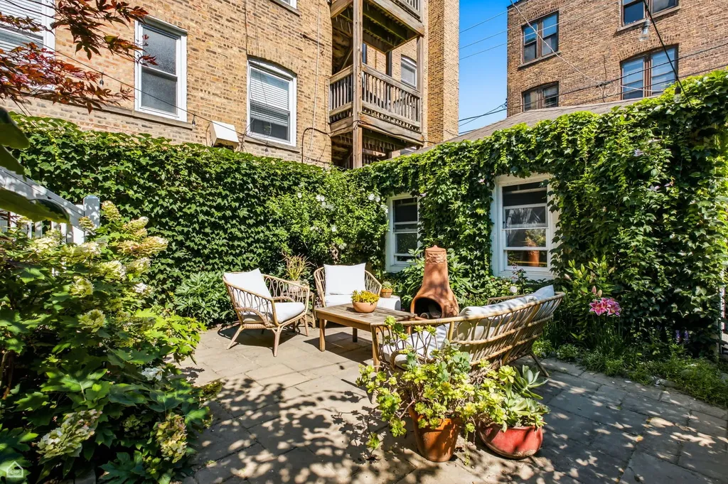3038 West Diversey Avenue Chicago IL 60647