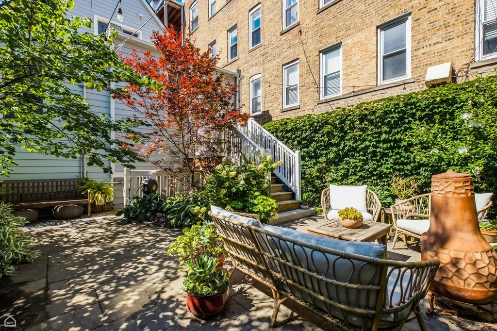3038 West Diversey Avenue Chicago IL 60647