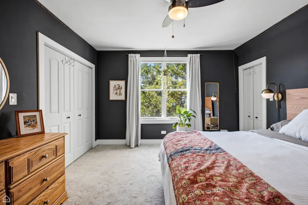 3038 West Diversey Avenue Chicago IL 60647
